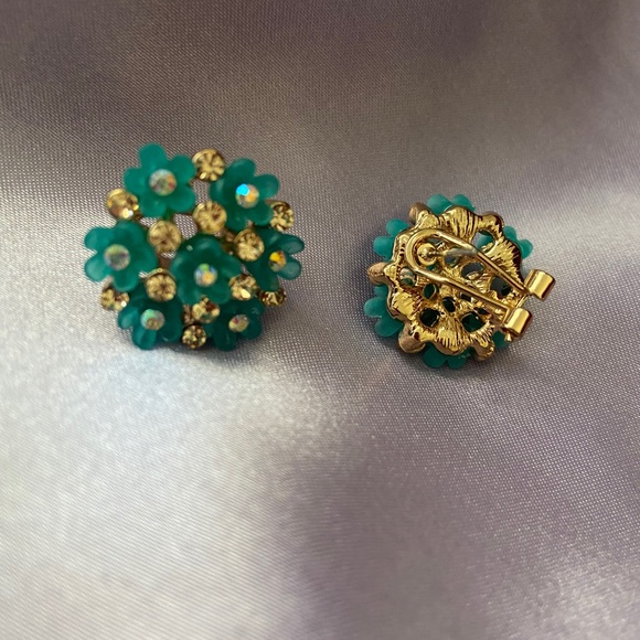 Flower Stud 4 colors - Picture 10 of 12